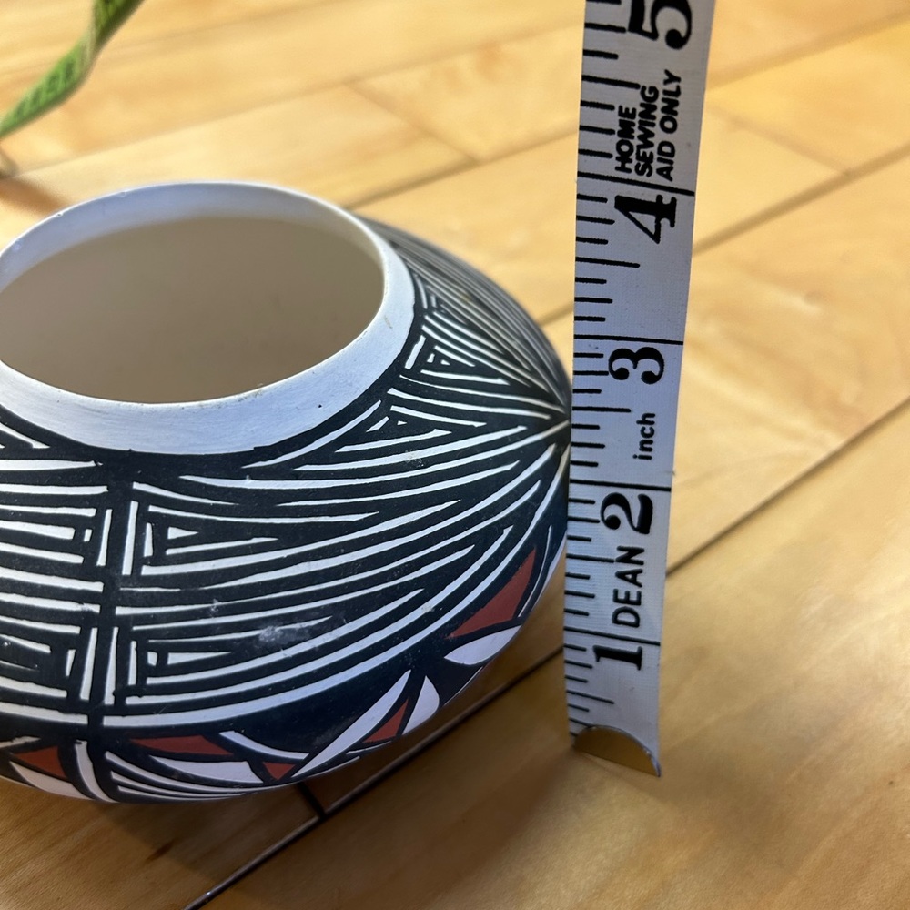 Acoma pottery piece - Picture 5 of 7